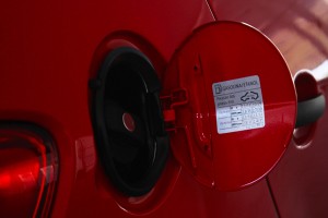 calibragem dos pneus: portinhola do tanque